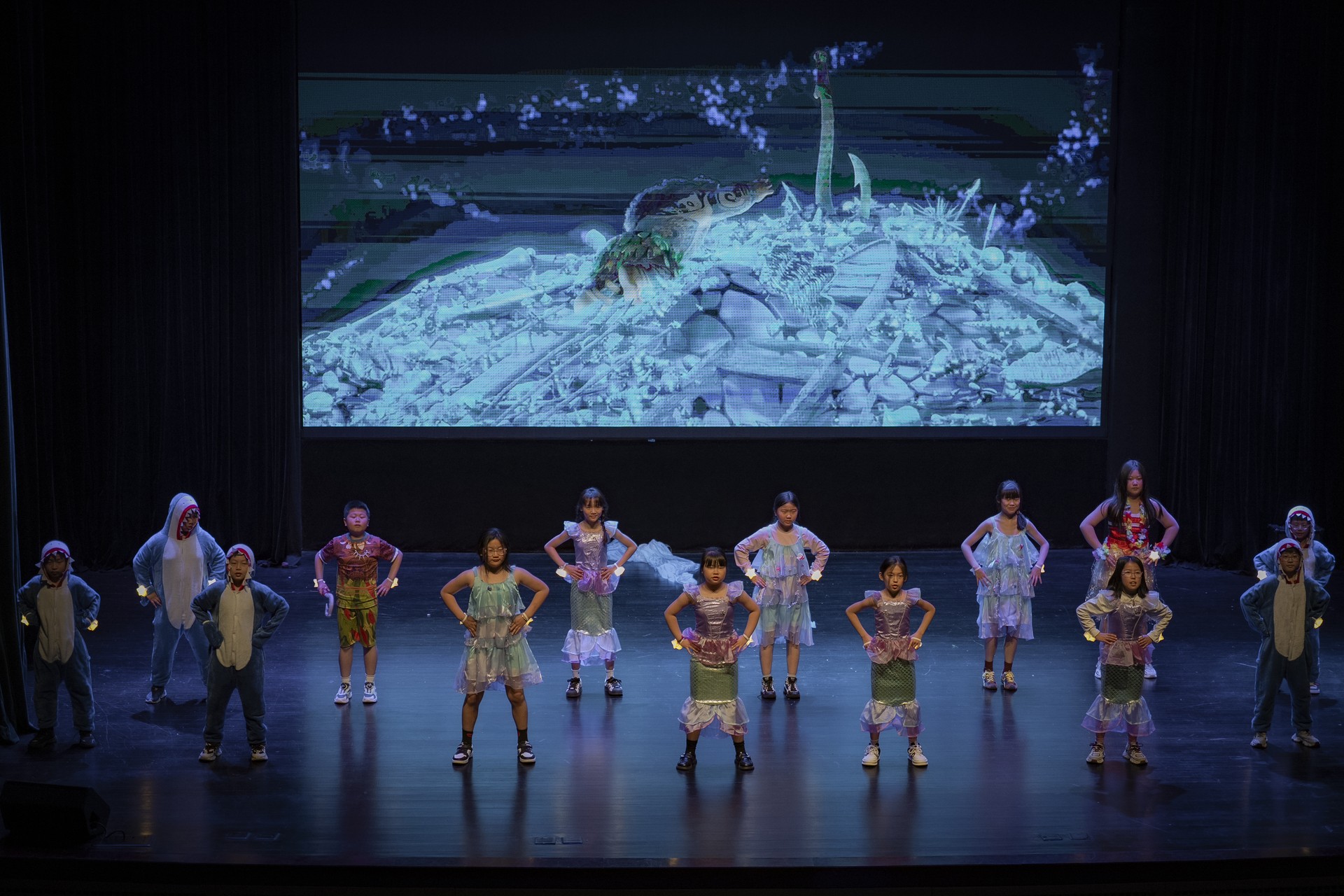 The musical finale on the blue stage
